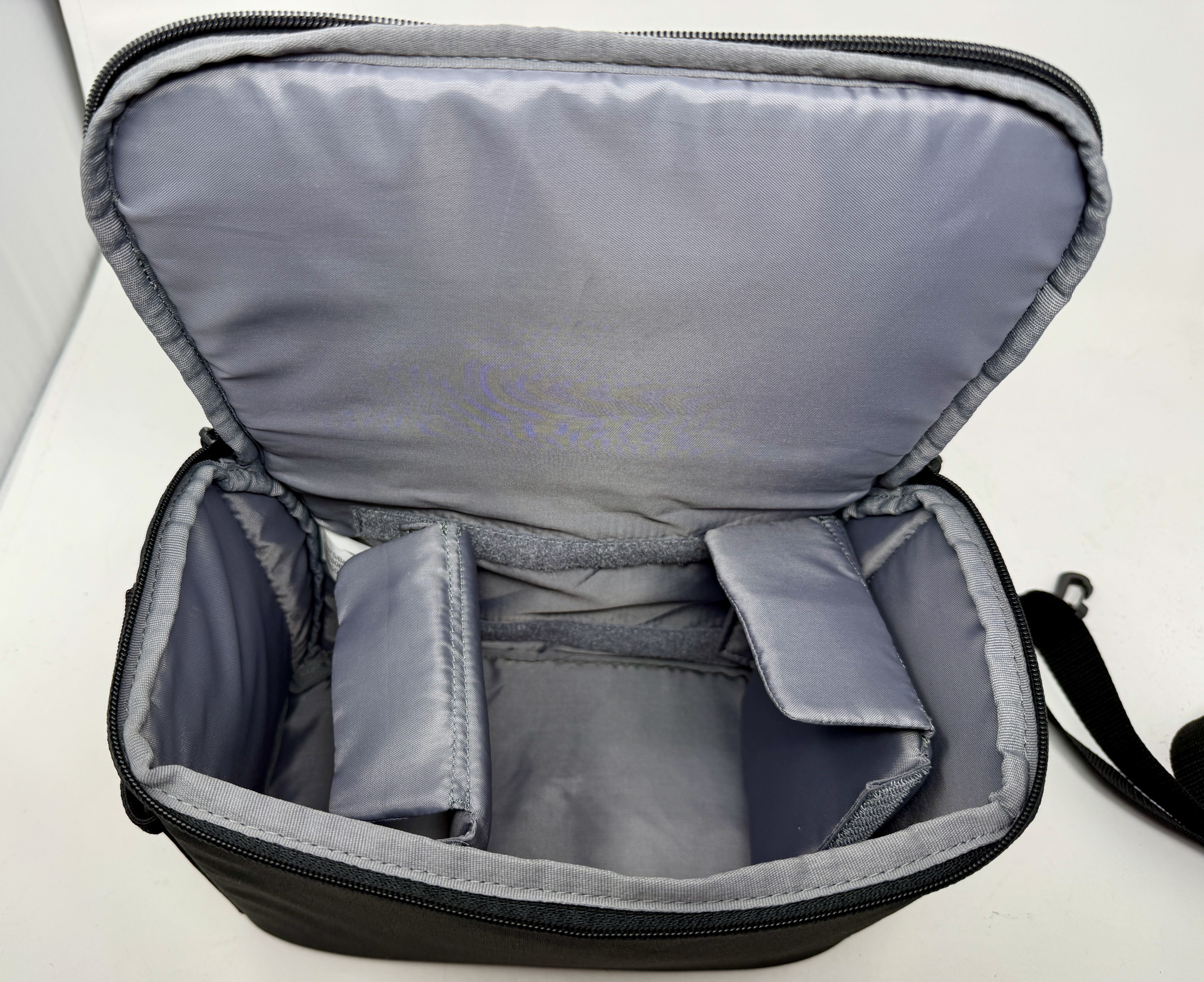 Webdeb, LLC at WebDeb.com Tamrac Jazz Camera Bag Interior